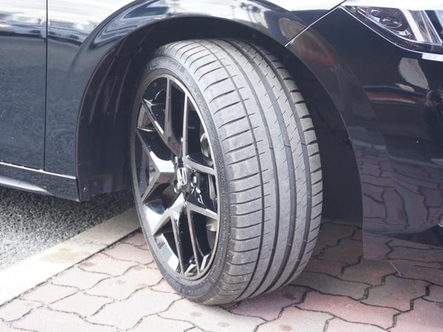 【タイヤ溝有り】タイヤの溝はしっかりと残ってますので安心してください。状態も良好です。ノーマルタイヤ、スタッドレスタイヤも取り扱っております。皆様のご来店お待ちしております。