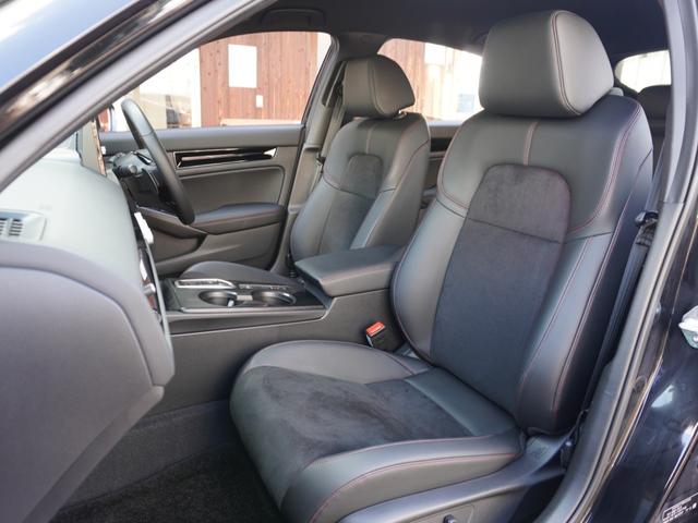 【運転席・助手席】座り心地の良い運転席・助手席です。長時間のドライブの疲れ軽減に貢献します。どうぞ快適なドライブを。