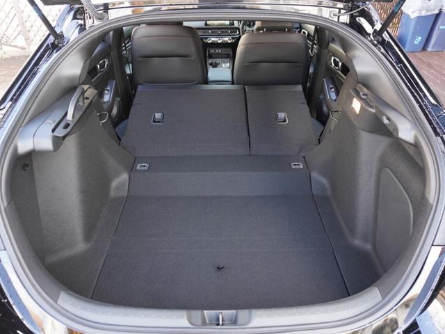 【多彩なシートアレンジ　両席倒し】リアシートを倒すとさらに広々です。Ｕ−Ｓｅｌｅｃｔ交野までお越しください。