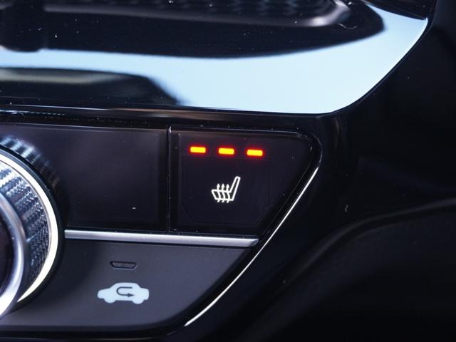 【シートヒーター】エアコンより早く温まってくれるので寒がりの人も快適です。エアコンの温風は乾燥するから苦手、という方にもをおすすめです。