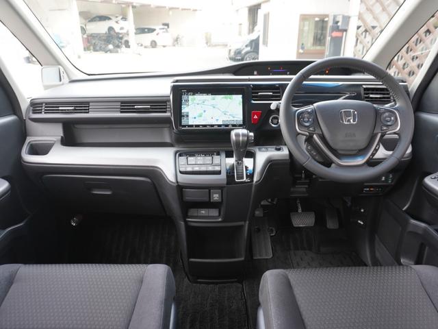 ステップワゴンスパーダ スパーダホンダセンシング　９インチプレミアムインターナビ／前後ドラレコ／ＥＴＣ／バックカメラ／両側電動スライドドア／アダプティブクルーズコントロール／Ｂｌｕｅｔｏｏｔｈ／パドルシフト／ロールサンシェード／後席用テーブル／ＴＶ（2枚目）