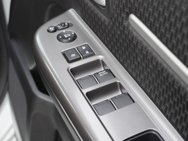 ステップワゴンスパーダ スパーダホンダセンシング　９インチプレミアムインターナビ／前後ドラレコ／ＥＴＣ／バックカメラ／両側電動スライドドア／アダプティブクルーズコントロール／Ｂｌｕｅｔｏｏｔｈ／パドルシフト／ロールサンシェード／後席用テーブル／ＴＶ（35枚目）