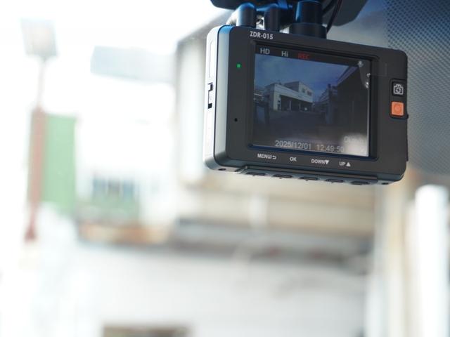 ステップワゴンスパーダ スパーダホンダセンシング　９インチプレミアムインターナビ／前後ドラレコ／ＥＴＣ／バックカメラ／両側電動スライドドア／アダプティブクルーズコントロール／Ｂｌｕｅｔｏｏｔｈ／パドルシフト／ロールサンシェード／後席用テーブル／ＴＶ（41枚目）