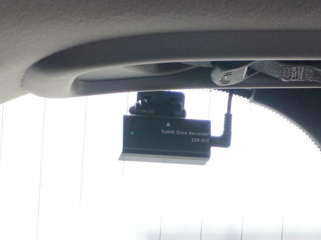 ステップワゴンスパーダ スパーダホンダセンシング　９インチプレミアムインターナビ／前後ドラレコ／ＥＴＣ／バックカメラ／両側電動スライドドア／アダプティブクルーズコントロール／Ｂｌｕｅｔｏｏｔｈ／パドルシフト／ロールサンシェード／後席用テーブル／ＴＶ（42枚目）