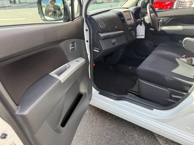 ワゴンＲ リミテッド　カーナビ（地デジＴＶ）・ＨＩＤヘッドランプ（オートライト）・キーレス・プッシュスタート・オートエアコン・ＡＢＳ・エアバック（45枚目）