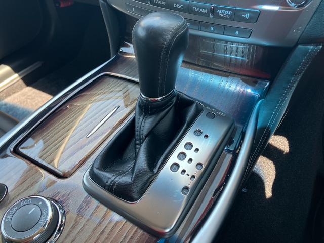 シーマ ハイブリッド　ＶＩＰ　Ｇ　ＢＯＳＥサウンド・純正ナビ・Ｂｌｕｅｔｏｏｔｈオーディオ・フルセグ・アラウンドビューモニター・サンルーフ・本革シート・エアーシート・シートヒーター・リアモニター・リアサンシェード・コーナーセンサー・（14枚目）