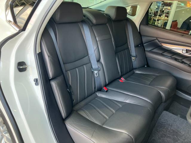 シーマ ハイブリッド　ＶＩＰ　Ｇ　ＢＯＳＥサウンド・純正ナビ・Ｂｌｕｅｔｏｏｔｈオーディオ・フルセグ・アラウンドビューモニター・サンルーフ・本革シート・エアーシート・シートヒーター・リアモニター・リアサンシェード・コーナーセンサー・（16枚目）