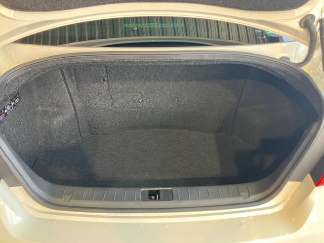 シーマ ハイブリッド　ＶＩＰ　Ｇ　ＢＯＳＥサウンド・純正ナビ・Ｂｌｕｅｔｏｏｔｈオーディオ・フルセグ・アラウンドビューモニター・サンルーフ・本革シート・エアーシート・シートヒーター・リアモニター・リアサンシェード・コーナーセンサー・（17枚目）