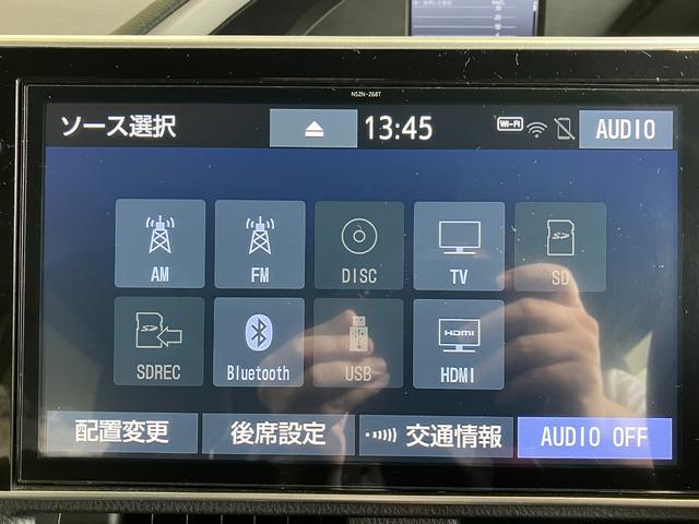 ヴォクシー ＺＳ　煌ＩＩＩ　両側パワースライドドア・クルーズコントロール・純正１０インチＳＤナビ・Ｂｌｕｅｔｏｏｔｈオーディオ・フルセグ・Ｂカメラ・フリップダウンモニター・プリクラッシュセーフティー・レーンキープ・２．０ＥＴＣ・（10枚目）