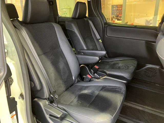 ヴォクシー ＺＳ　煌ＩＩＩ　純正１０インチＳＤナビ・フルセグ・Ｂｌｕｅｔｏｏｔｈオーディオ・Ｂカメラ・フリップダウンモニター・コーナーセンサー・クルーズコントロール・両側パワースライドドア・プリクラッシュセーフティー・ＥＴＣ・（17枚目）