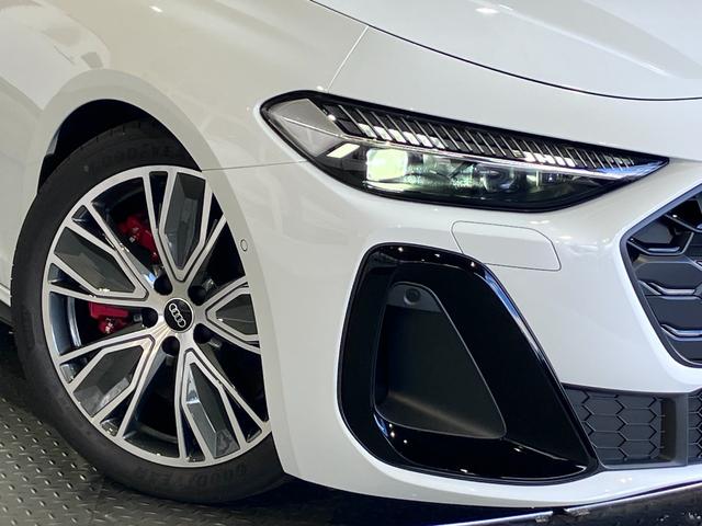Ｓ５ ベースグレード　ライティング　パッケージ・ラグジュアリーパッケージ　Ｓ　ファインナッパレザー・ダーク　Ａｕｄｉ　ｒｉｎｇｓ　＆　ブラックスタイリングパッケージ・ファインナッパレザー・カラードブレーキキャリパー　レッド（35枚目）