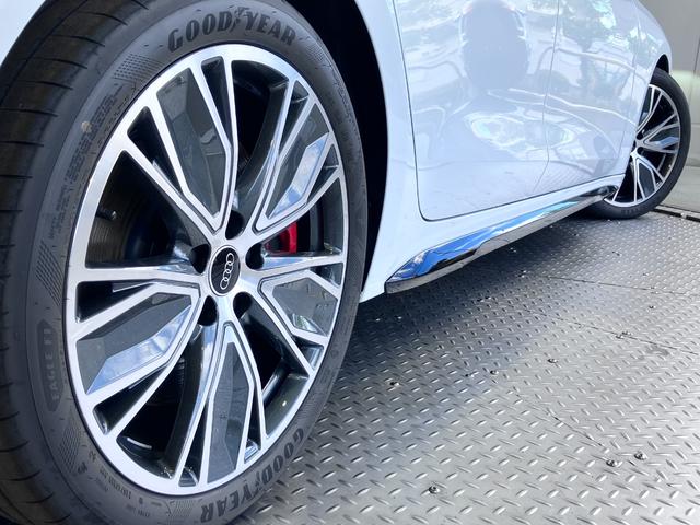 Ｓ５ ベースグレード　ライティング　パッケージ・ラグジュアリーパッケージ　Ｓ　ファインナッパレザー・ダーク　Ａｕｄｉ　ｒｉｎｇｓ　＆　ブラックスタイリングパッケージ・ファインナッパレザー・カラードブレーキキャリパー　レッド（39枚目）