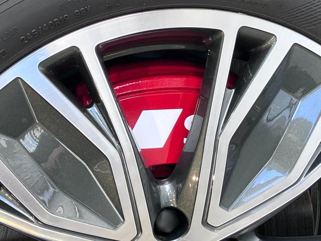 Ｓ５ ベースグレード　ライティング　パッケージ・ラグジュアリーパッケージ　Ｓ　ファインナッパレザー・ダーク　Ａｕｄｉ　ｒｉｎｇｓ　＆　ブラックスタイリングパッケージ・ファインナッパレザー・カラードブレーキキャリパー　レッド（43枚目）