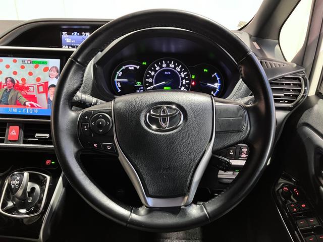 ヴォクシー ハイブリッドＺＳ　煌ＩＩＩ　純正１０インチＳＤナビ・Ｂカメラ・Ｂｌｕｅｔｏｏｔｈオーディオ・フルセグ・デジタルインナーミラー・ドラレコＦＲ・両側パワースライドドア・クルーズコントロール・プリクラッシュセーフティー・レーンキープ・（12枚目）