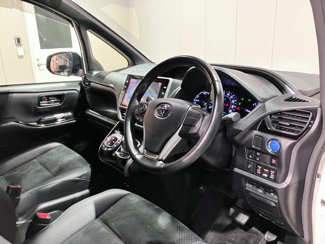 ヴォクシー ハイブリッドＺＳ　煌ＩＩＩ　純正１０インチＳＤナビ・Ｂカメラ・Ｂｌｕｅｔｏｏｔｈオーディオ・フルセグ・デジタルインナーミラー・ドラレコＦＲ・両側パワースライドドア・クルーズコントロール・プリクラッシュセーフティー・レーンキープ・（67枚目）