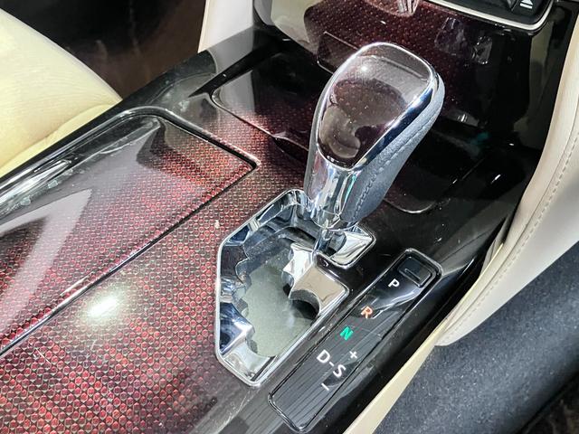 クラウンハイブリッド ロイヤルサルーン　プリクラッシュセーフティー・レーダークルーズコントロール・コーナーセンサー・純正ＳＤナビ・Ｂｌｕｅｔｏｏｔｈオーディオ・フルセグ・Ｂカメラ・ＬＥＤオートライト・ドラレコ・パワーシート・シートヒーター・（55枚目）