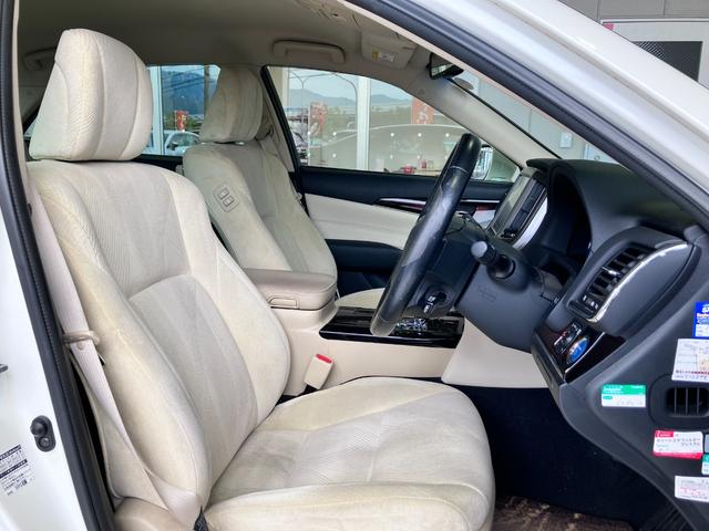 クラウンハイブリッド ロイヤルサルーン　プリクラッシュセーフティー・レーダークルーズコントロール・コーナーセンサー・純正ＳＤナビ・Ｂｌｕｅｔｏｏｔｈオーディオ・フルセグ・Ｂカメラ・ＬＥＤオートライト・ドラレコ・パワーシート・シートヒーター・（59枚目）