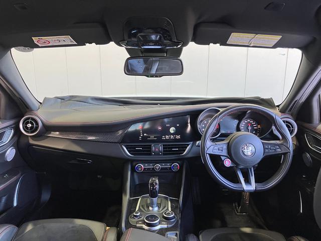 ジュリア クアドリフォリオ 純正8.8インチディスプレイオーディオ・Bカメラ・Bluetoothオーディオ・ハーマンカードン音響システム・レーダークルーズコントロール・ブラインドスポットモニター・コーナーセンサー・パドルシフト・(8枚目)