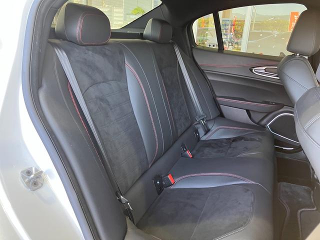 ジュリア クアドリフォリオ 純正8.8インチディスプレイオーディオ・Bカメラ・Bluetoothオーディオ・ハーマンカードン音響システム・レーダークルーズコントロール・ブラインドスポットモニター・コーナーセンサー・パドルシフト・(18枚目)