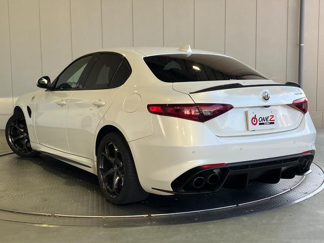 ジュリア クアドリフォリオ 純正8.8インチディスプレイオーディオ・Bカメラ・Bluetoothオーディオ・ハーマンカードン音響システム・レーダークルーズコントロール・ブラインドスポットモニター・コーナーセンサー・パドルシフト・(33枚目)