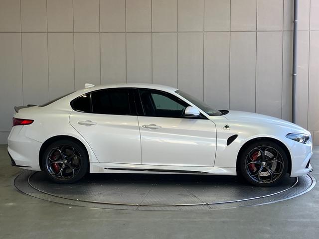 ジュリア クアドリフォリオ 純正8.8インチディスプレイオーディオ・Bカメラ・Bluetoothオーディオ・ハーマンカードン音響システム・レーダークルーズコントロール・ブラインドスポットモニター・コーナーセンサー・パドルシフト・(34枚目)