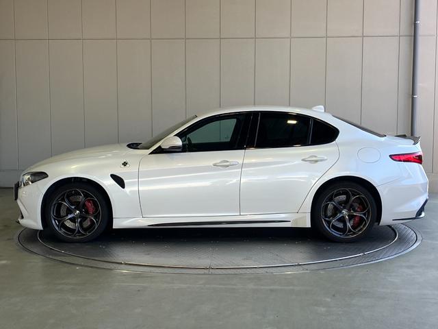 ジュリア クアドリフォリオ 純正8.8インチディスプレイオーディオ・Bカメラ・Bluetoothオーディオ・ハーマンカードン音響システム・レーダークルーズコントロール・ブラインドスポットモニター・コーナーセンサー・パドルシフト・(35枚目)