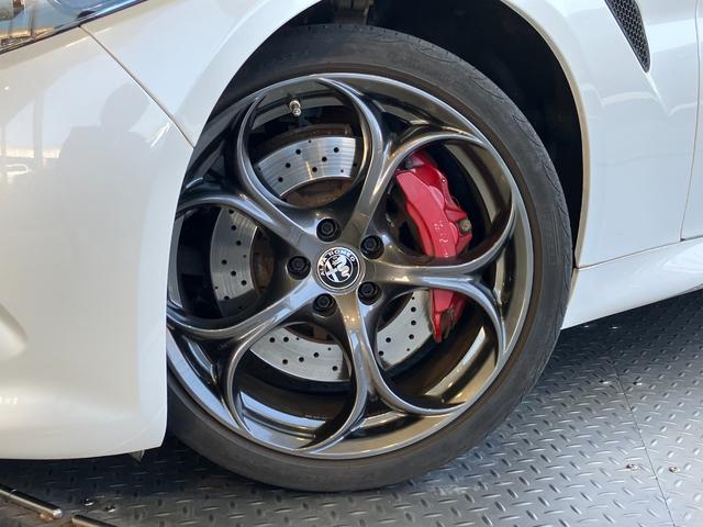 ジュリア クアドリフォリオ 純正8.8インチディスプレイオーディオ・Bカメラ・Bluetoothオーディオ・ハーマンカードン音響システム・レーダークルーズコントロール・ブラインドスポットモニター・コーナーセンサー・パドルシフト・(42枚目)