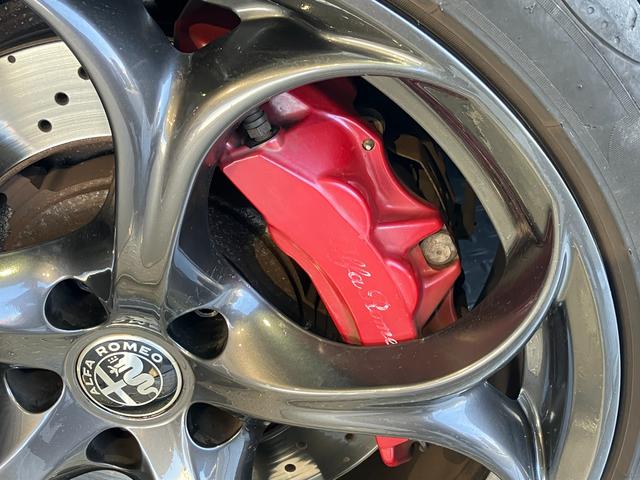 ジュリア クアドリフォリオ 純正8.8インチディスプレイオーディオ・Bカメラ・Bluetoothオーディオ・ハーマンカードン音響システム・レーダークルーズコントロール・ブラインドスポットモニター・コーナーセンサー・パドルシフト・(48枚目)