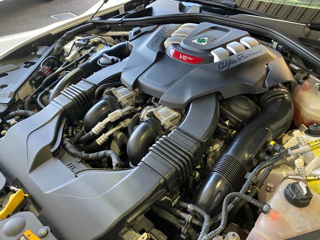 ジュリア クアドリフォリオ 純正8.8インチディスプレイオーディオ・Bカメラ・Bluetoothオーディオ・ハーマンカードン音響システム・レーダークルーズコントロール・ブラインドスポットモニター・コーナーセンサー・パドルシフト・(80枚目)