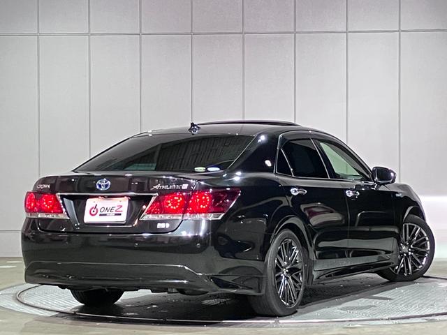 クラウンハイブリッド アスリートG 純正18インチアルミ・サンルーフ・黒本革シート・エアーシート・シートヒーター・純正HDDナビ・Bluetoothオーディオ・フルセグ・Bカメラ・プリクラッシュセーフティー・コーナーセンサー・ETC・(3枚目)