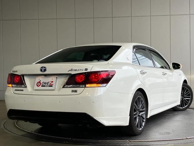 クラウンハイブリッド アスリートＳ　ブラックスタイル　純正１８インチブラックスパッタリングＡＷ・プリクラッシュセーフティー・レーダークルーズコントロール・コーナーセンサー・純正ＨＤＤナビＢｌｕｅｔｏｏｔｈオーディオ・フルセグ・Ｂカメラ・ＨＩＤオートライト（3枚目）