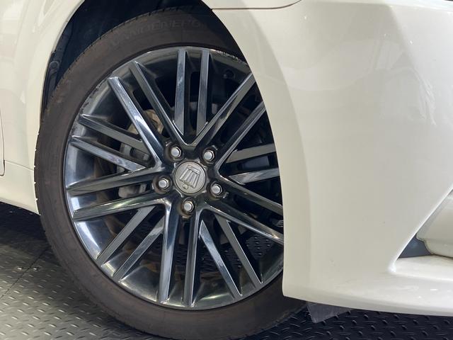 クラウンハイブリッド アスリートＳ　ブラックスタイル　純正１８インチブラックスパッタリングＡＷ・プリクラッシュセーフティー・レーダークルーズコントロール・コーナーセンサー・純正ＨＤＤナビＢｌｕｅｔｏｏｔｈオーディオ・フルセグ・Ｂカメラ・ＨＩＤオートライト（36枚目）