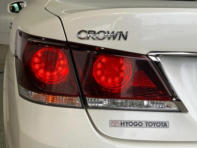 クラウンハイブリッド アスリートＳ　ブラックスタイル　純正１８インチブラックスパッタリングＡＷ・プリクラッシュセーフティー・レーダークルーズコントロール・コーナーセンサー・純正ＨＤＤナビＢｌｕｅｔｏｏｔｈオーディオ・フルセグ・Ｂカメラ・ＨＩＤオートライト（43枚目）