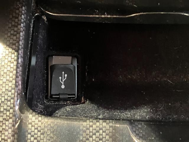 クラウンハイブリッド アスリートＳ　ブラックスタイル　純正１８インチブラックスパッタリングＡＷ・プリクラッシュセーフティー・レーダークルーズコントロール・コーナーセンサー・純正ＨＤＤナビＢｌｕｅｔｏｏｔｈオーディオ・フルセグ・Ｂカメラ・ＨＩＤオートライト（60枚目）