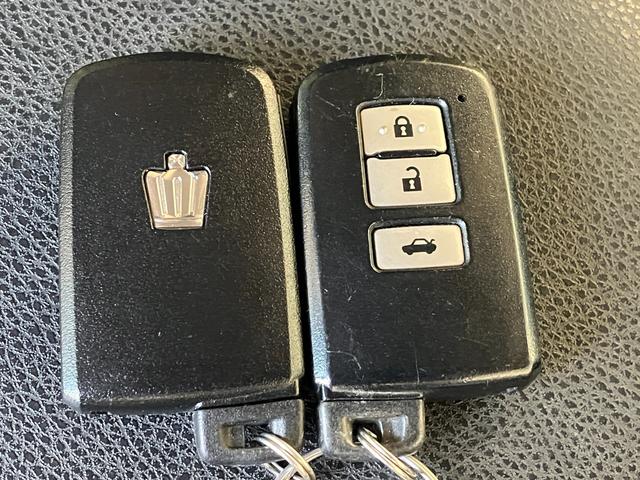 クラウンハイブリッド アスリートＳ　ブラックスタイル　純正１８インチブラックスパッタリングＡＷ・プリクラッシュセーフティー・レーダークルーズコントロール・コーナーセンサー・純正ＨＤＤナビＢｌｕｅｔｏｏｔｈオーディオ・フルセグ・Ｂカメラ・ＨＩＤオートライト（62枚目）