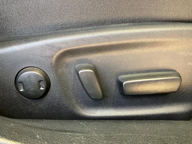 クラウンハイブリッド アスリートＳ　ブラックスタイル　純正１８インチブラックスパッタリングＡＷ・プリクラッシュセーフティー・レーダークルーズコントロール・コーナーセンサー・純正ＨＤＤナビＢｌｕｅｔｏｏｔｈオーディオ・フルセグ・Ｂカメラ・ＨＩＤオートライト（70枚目）