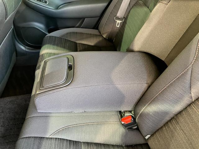 クラウンハイブリッド アスリートＳ　ブラックスタイル　純正１８インチブラックスパッタリングＡＷ・プリクラッシュセーフティー・レーダークルーズコントロール・コーナーセンサー・純正ＨＤＤナビＢｌｕｅｔｏｏｔｈオーディオ・フルセグ・Ｂカメラ・ＨＩＤオートライト（75枚目）