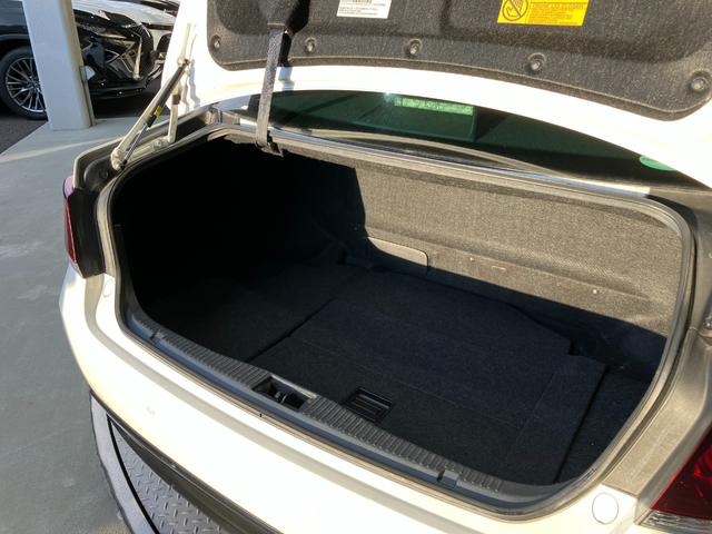 クラウンハイブリッド アスリートＳ　ブラックスタイル　純正１８インチブラックスパッタリングＡＷ・プリクラッシュセーフティー・レーダークルーズコントロール・コーナーセンサー・純正ＨＤＤナビＢｌｕｅｔｏｏｔｈオーディオ・フルセグ・Ｂカメラ・ＨＩＤオートライト（78枚目）