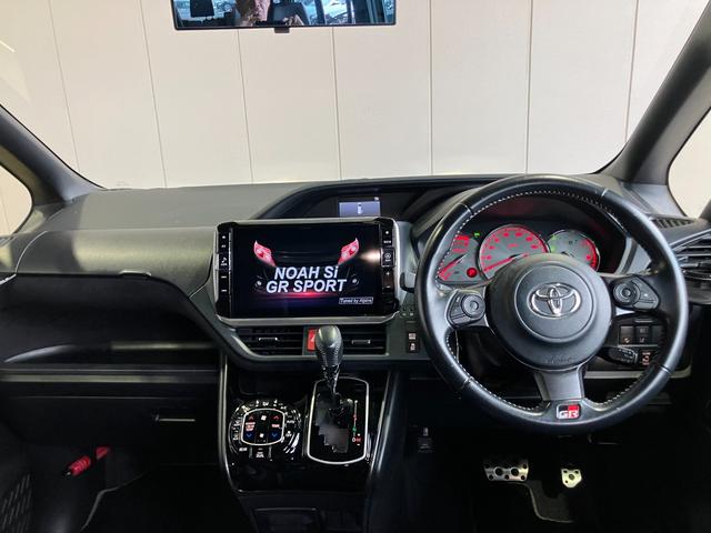 ノア Si GRスポーツ アルパイン11インチSDナビ・Bluetoothオーディオ・フルセグ・Bカメラ・両側パワースライドドア・クルーズコントロール・プリクラッシュセーフティー・レーンキープ・GRスポーツ専用シート・AW・(7枚目)