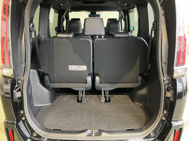 ノア Si GRスポーツ アルパイン11インチSDナビ・Bluetoothオーディオ・フルセグ・Bカメラ・両側パワースライドドア・クルーズコントロール・プリクラッシュセーフティー・レーンキープ・GRスポーツ専用シート・AW・(18枚目)