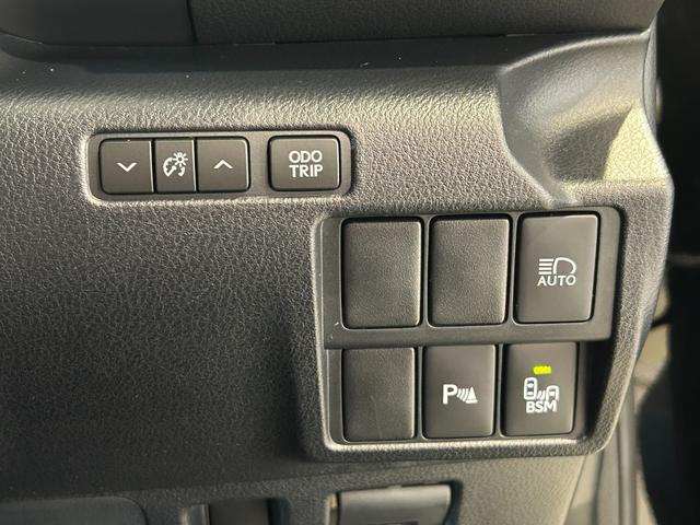 ＩＳ ＩＳ３５０　Ｆスポーツ　ＴＲＤエアロＦＳＲ・ＴＲＤマフラー・ＴＲＤリアスポイラー・サンルーフ・ブラインドスポットモニター・コーナーセンサー・レーダークルーズコントロール・レーンキープ・プリクラッシュセーフティー・赤本革シート（12枚目）