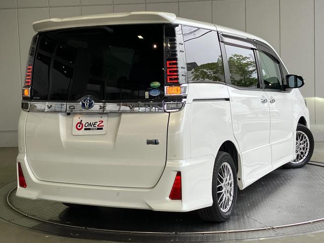 ヴォクシー ハイブリッドＺＳ　煌ＩＩＩ　純正１０インチＳＤナビ・Ｂｌｕｅｔｏｏｔｈオーディオ・フルセグ・Ｂカメラ・両側パワースライドドア・プリクラッシュセーフティー・レーンキープ・クルーズコントロール・２．０ＥＴＣ・ＵＳＢ端子・オートミラー（3枚目）
