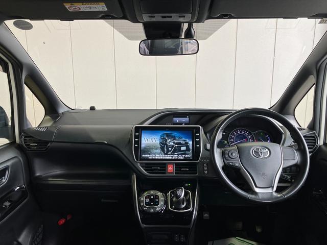 ヴォクシー ハイブリッドＺＳ　煌ＩＩＩ　純正１０インチＳＤナビ・Ｂｌｕｅｔｏｏｔｈオーディオ・フルセグ・Ｂカメラ・両側パワースライドドア・プリクラッシュセーフティー・レーンキープ・クルーズコントロール・２．０ＥＴＣ・ＵＳＢ端子・オートミラー（6枚目）