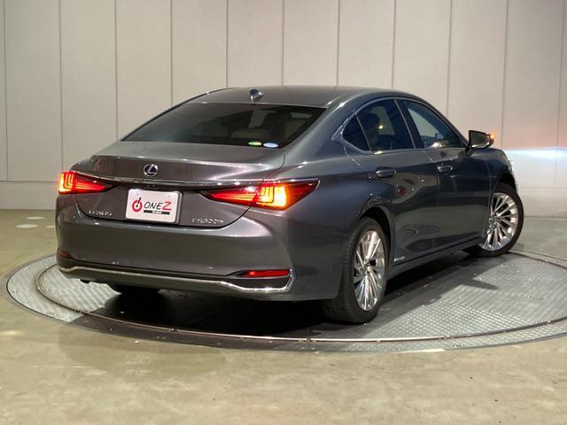 ＥＳ ＥＳ３００ｈ　バージョンＬ　マークレビンソン・純正ＳＤナビ・フルセグ・Ｂｌｕｅｔｏｏｔｈオーディオ・パノラミックビューモニター・デジタルインナーミラー・パワートランク・ドラレコ・サンルーフ・ベージュ本革シート・エアーシート・（3枚目）