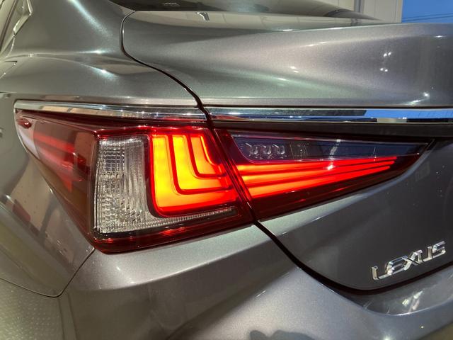 ＥＳ ＥＳ３００ｈ　バージョンＬ　マークレビンソン・純正ＳＤナビ・フルセグ・Ｂｌｕｅｔｏｏｔｈオーディオ・パノラミックビューモニター・デジタルインナーミラー・パワートランク・ドラレコ・サンルーフ・ベージュ本革シート・エアーシート・（39枚目）