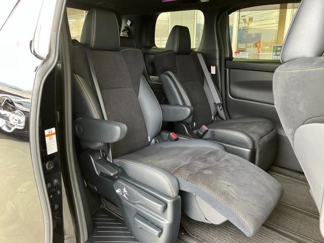 アルファード ２．５Ｓ　タイプゴールドＩＩ　Ｗサンルーフ・両側パワースライドドア・プリクラッシュセーフティー・レーダークルーズコントロール・レーンキープ・純正ディスプレイオーディオ・Ｂｌｕｅｔｏｏｔｈオーディオ・フルセグ・Ｂカメラ・ドラレコＦＲ（16枚目）