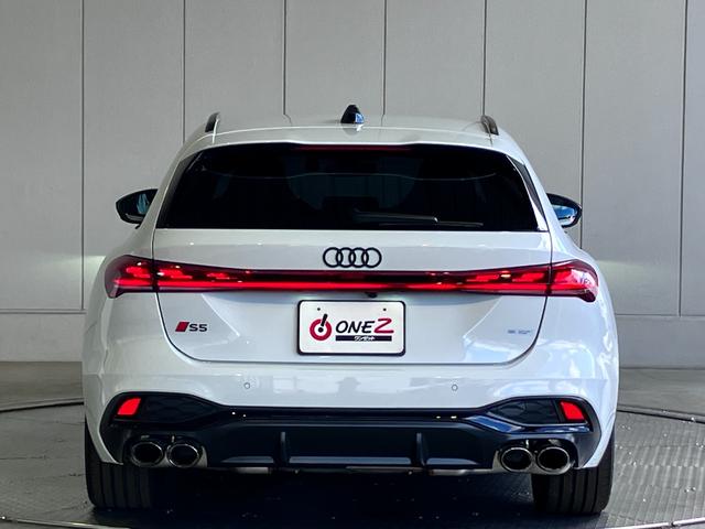 Ｓ５アバント ベースグレード　ライティング　パッケージ・ラグジュアリーパッケージ　Ｓ　ファインナッパレザー・ダーク　Ａｕｄｉ　ｒｉｎｇｓ　＆　ブラックスタイリングパッケージ・ファインナッパレザー・カラードブレーキキャリパー　レッド（31枚目）