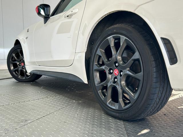 アバルト１２４ スパイダー ベースグレード　６ＭＴ・ワンオーナー・ターボ・外エアクリ・赤黒コンビ革シート・純正ＳＤナビ・フルセグ・ＢｌｕｅｔｏｏｔｈオーディオＢカメラ・クルーズコントロール・ＤＶＤプレーヤー・コーナーセンサー・ＥＴＣ・１７インチ（50枚目）