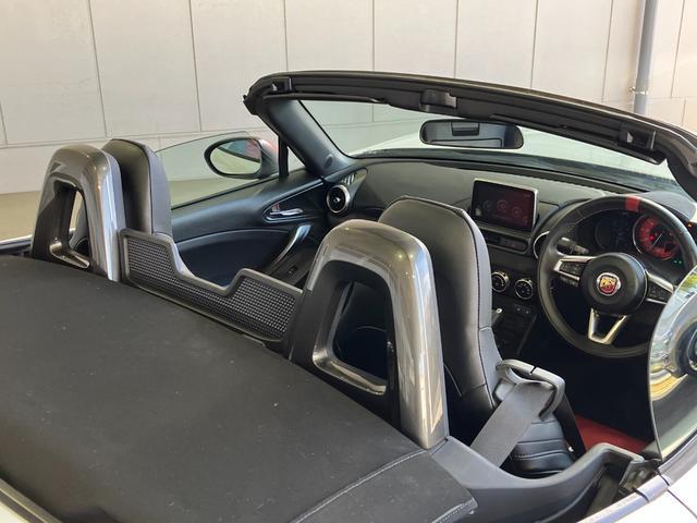 アバルト１２４ スパイダー ベースグレード　６ＭＴ・ワンオーナー・ターボ・外エアクリ・赤黒コンビ革シート・純正ＳＤナビ・フルセグ・ＢｌｕｅｔｏｏｔｈオーディオＢカメラ・クルーズコントロール・ＤＶＤプレーヤー・コーナーセンサー・ＥＴＣ・１７インチ（53枚目）