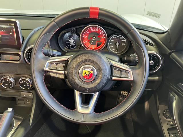 アバルト１２４ スパイダー ベースグレード　６ＭＴ・ワンオーナー・ターボ・外エアクリ・赤黒コンビ革シート・純正ＳＤナビ・フルセグ・ＢｌｕｅｔｏｏｔｈオーディオＢカメラ・クルーズコントロール・ＤＶＤプレーヤー・コーナーセンサー・ＥＴＣ・１７インチ（64枚目）